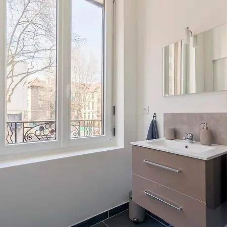 Studio Equipe Boulevard Stalingrad -2 Personnes Apartment